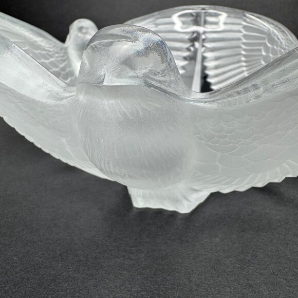 Crystal DArques France Genuine Lead Frosted Glass Bowl 3 Doves 10.5 in‎ Diameter - Picture 2 of 10